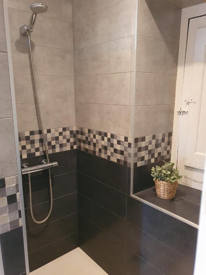 Apartment Market Square Кардона Екстериор снимка