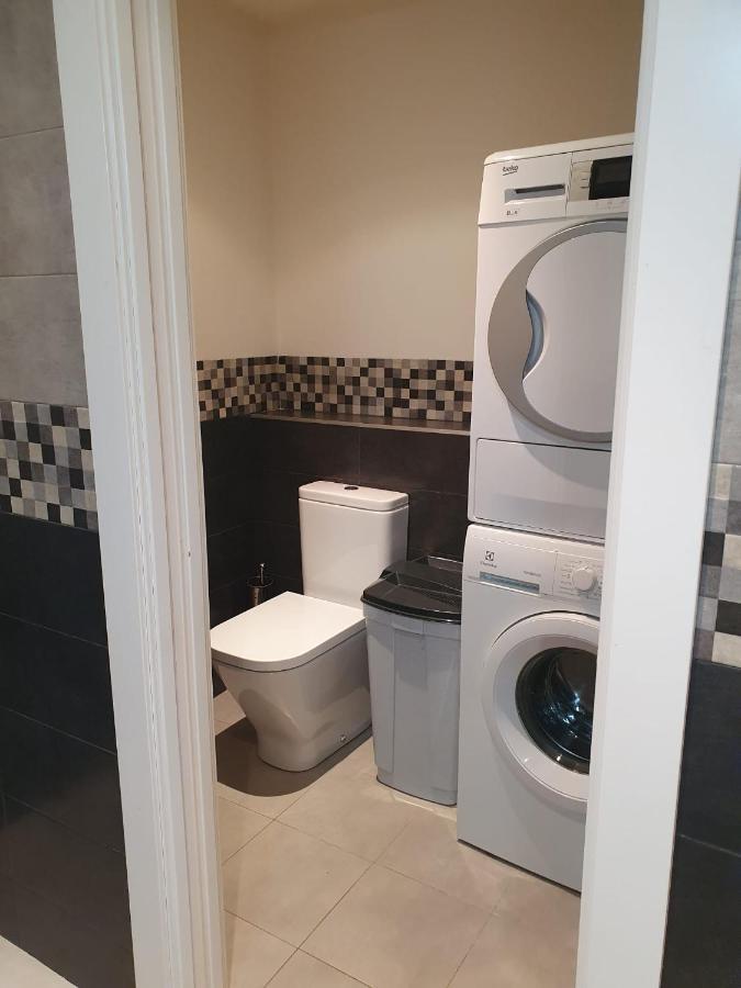 Apartment Market Square Кардона Екстериор снимка