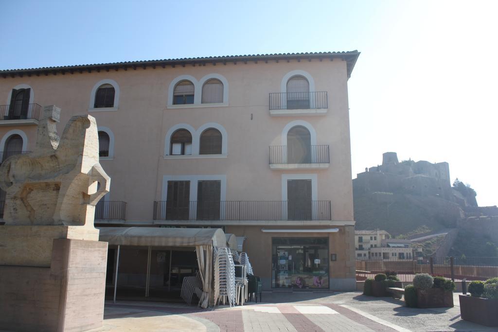 Apartment Market Square Кардона Стая снимка