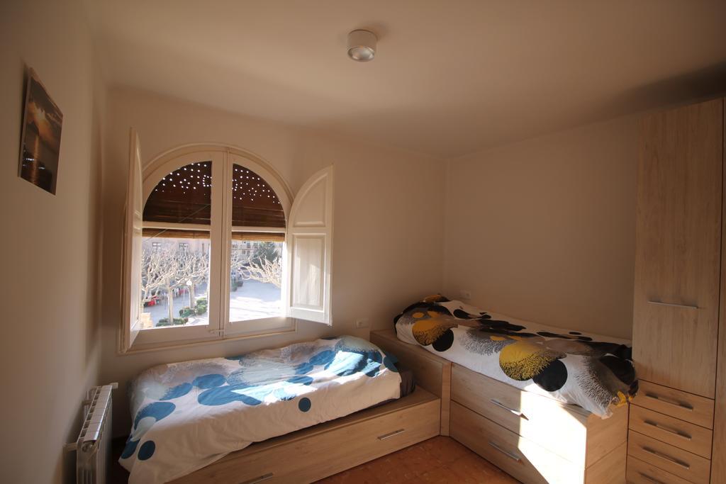 Apartment Market Square Кардона Екстериор снимка