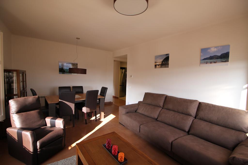 Apartment Market Square Кардона Екстериор снимка